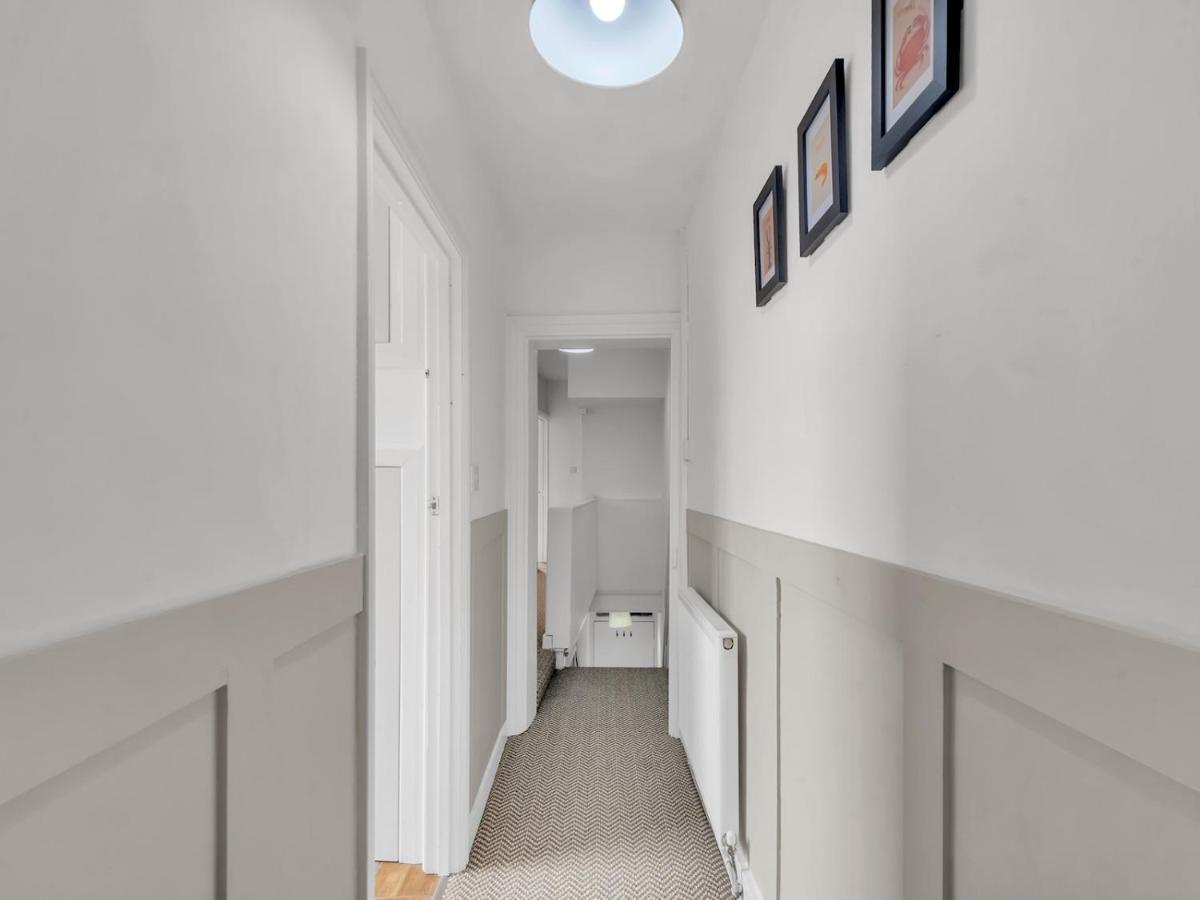 Pass The Keys Spacious And Modern Sea Side Apartment