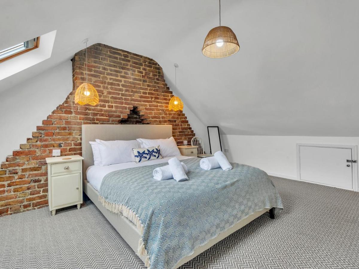 Pass The Keys Spacious And Modern Sea Side Apartment Whitstable